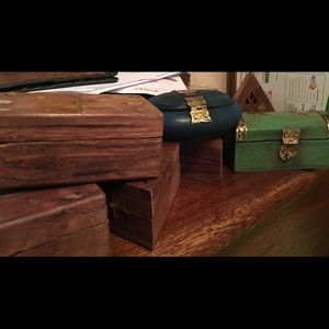 Small wooden boxes